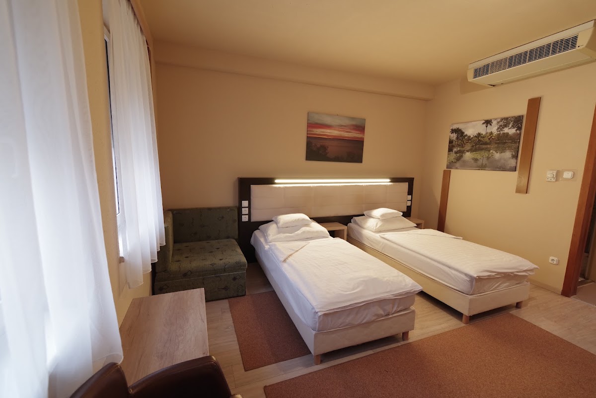 Hunting Horn Hotel