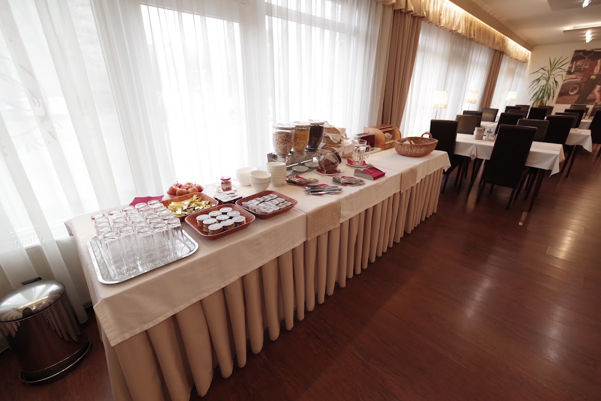 Hunting Horn Hotel