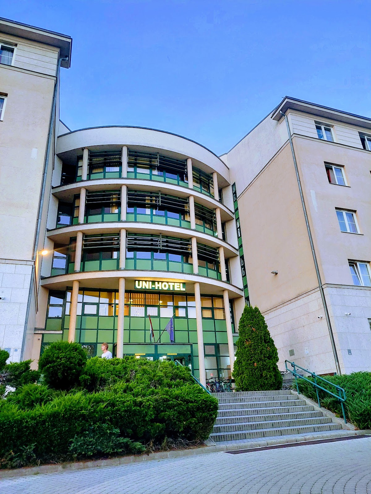 Uni-Hotel