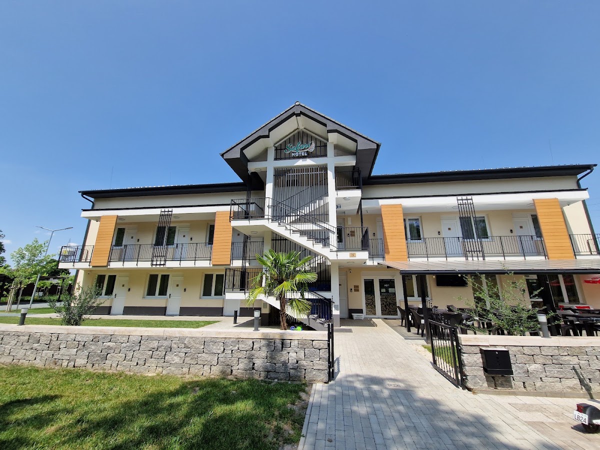 Safari Hotel