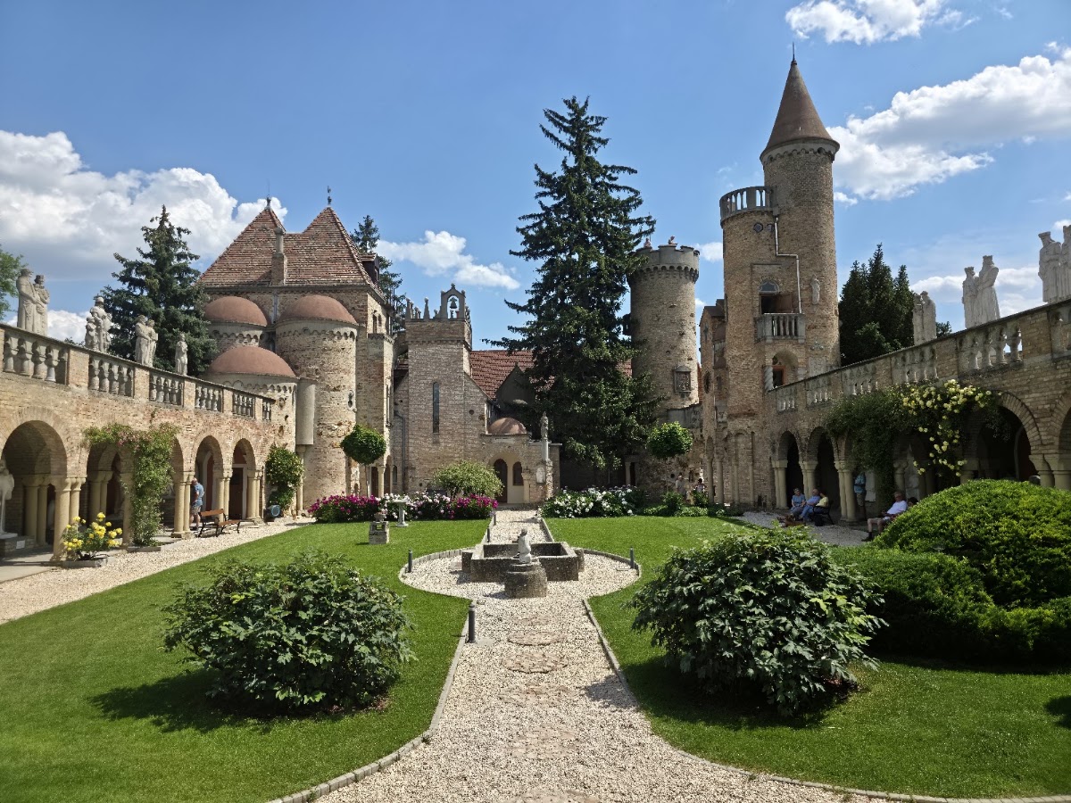 Bory Castle