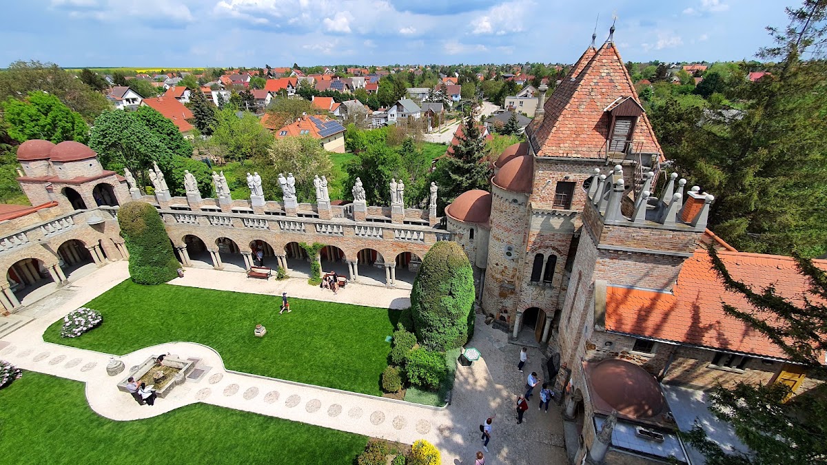 Bory Castle