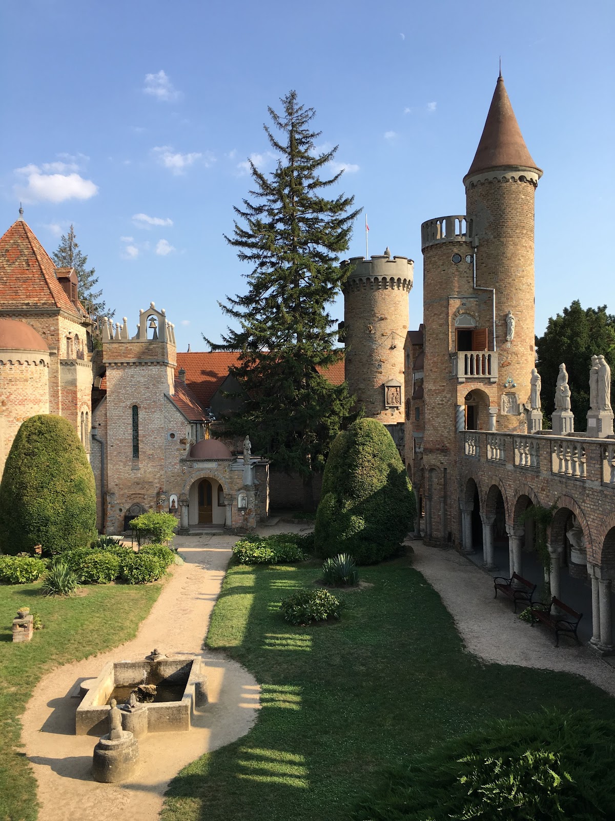 Bory Castle