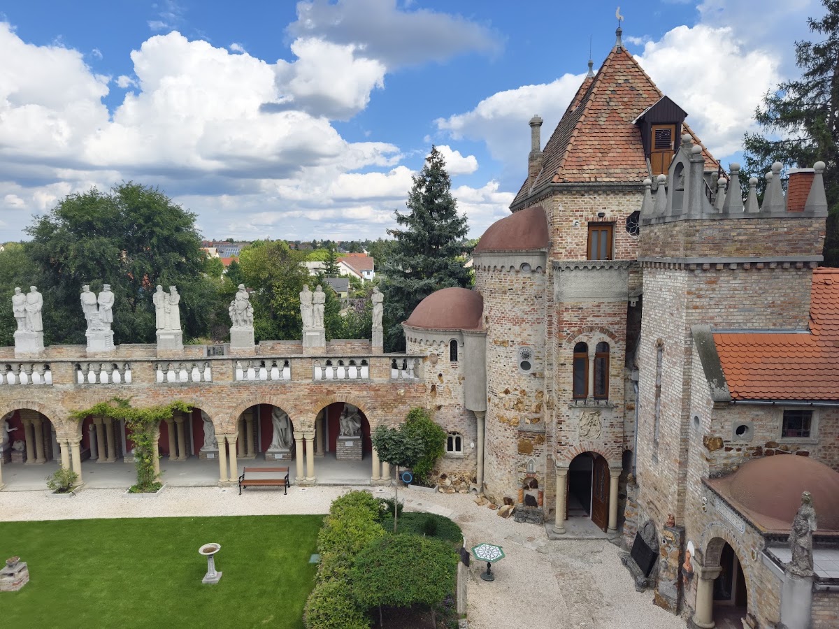 Bory Castle