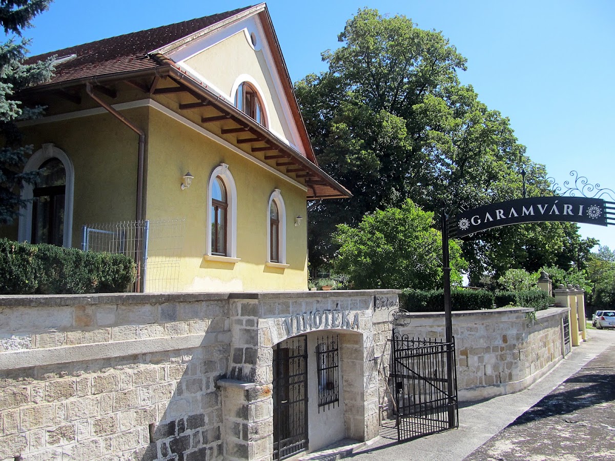 Garamvári