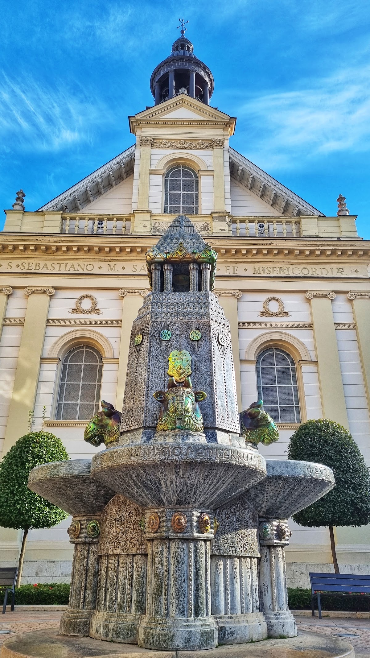 Zsolnay Fountain