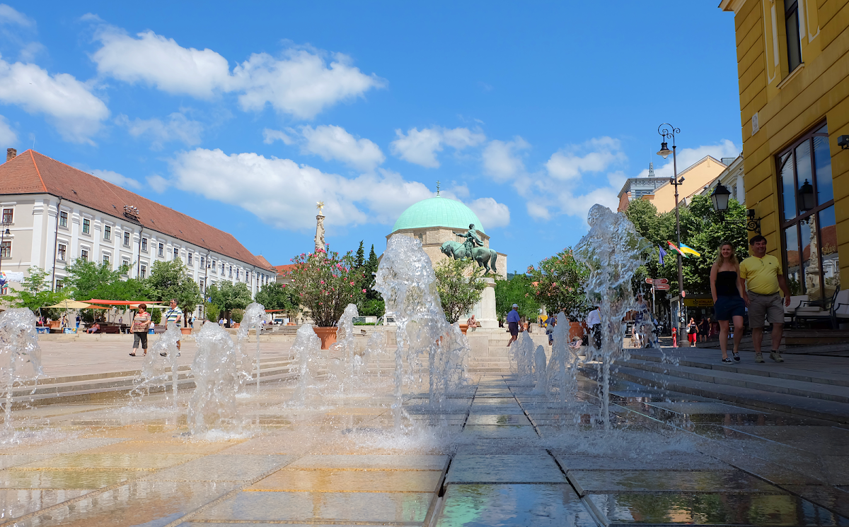 Zsolnay Fountain