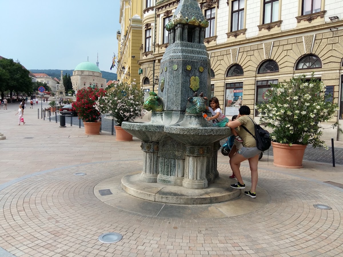 Zsolnay Fountain