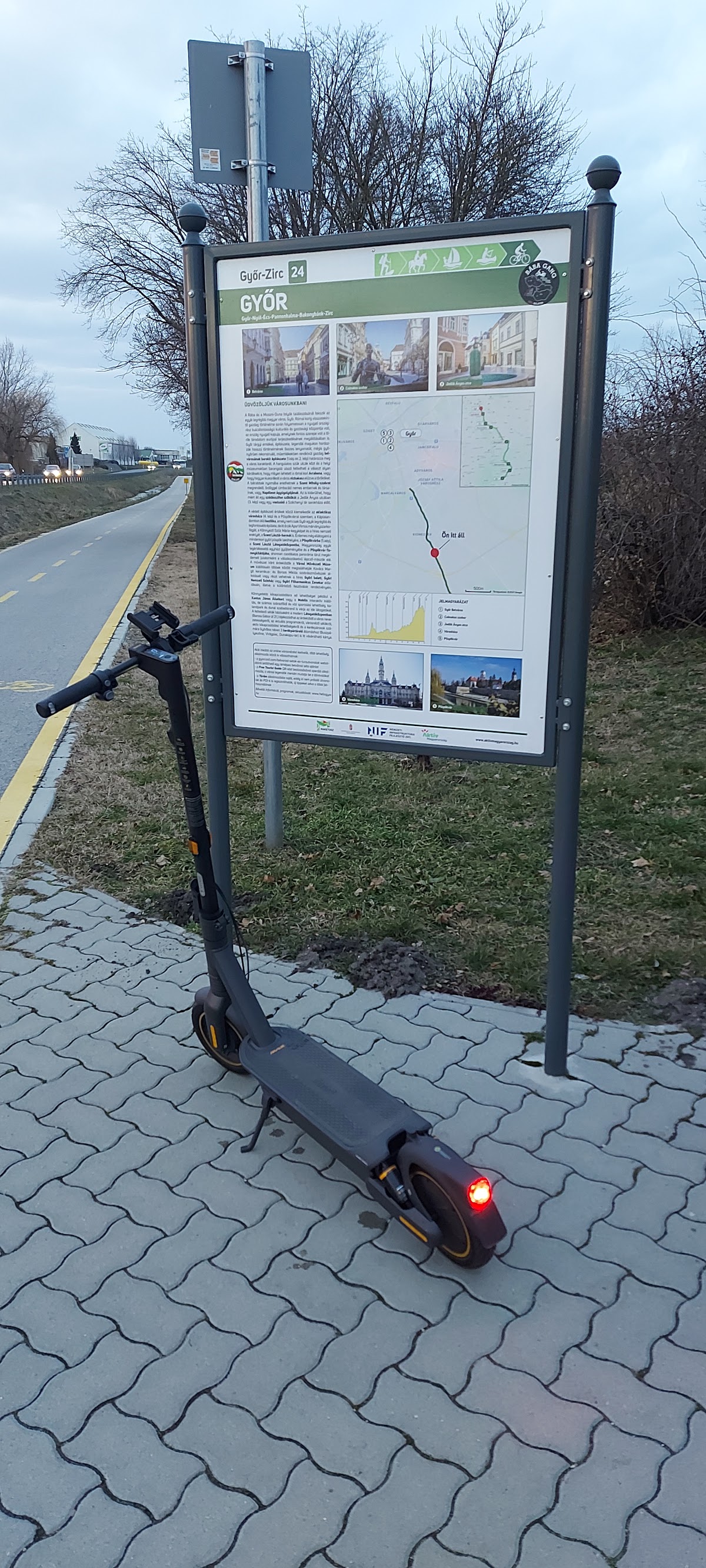 Győrújbarát elágazás biciklis pihenőhely