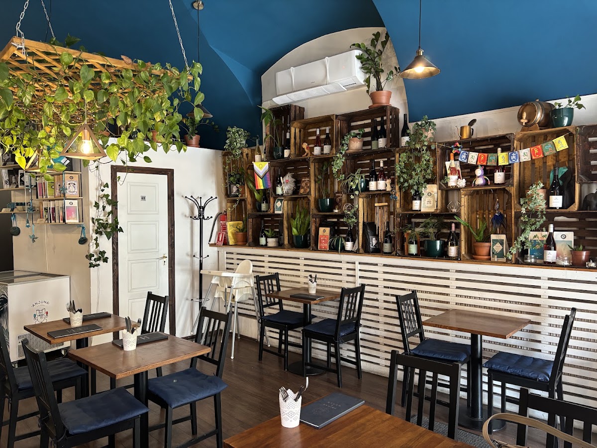LYR Speciality Coffee and Food