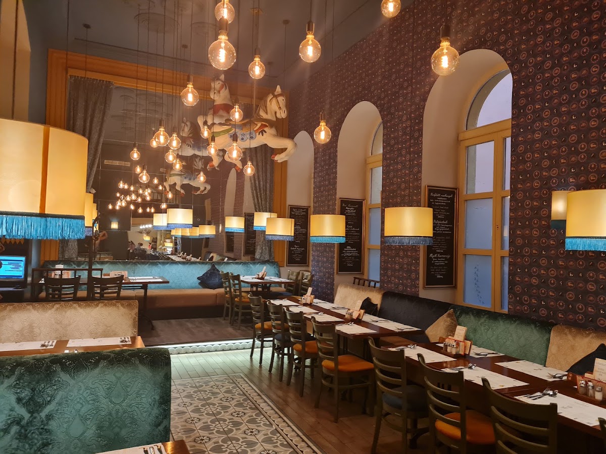 VakVarjú Restaurant