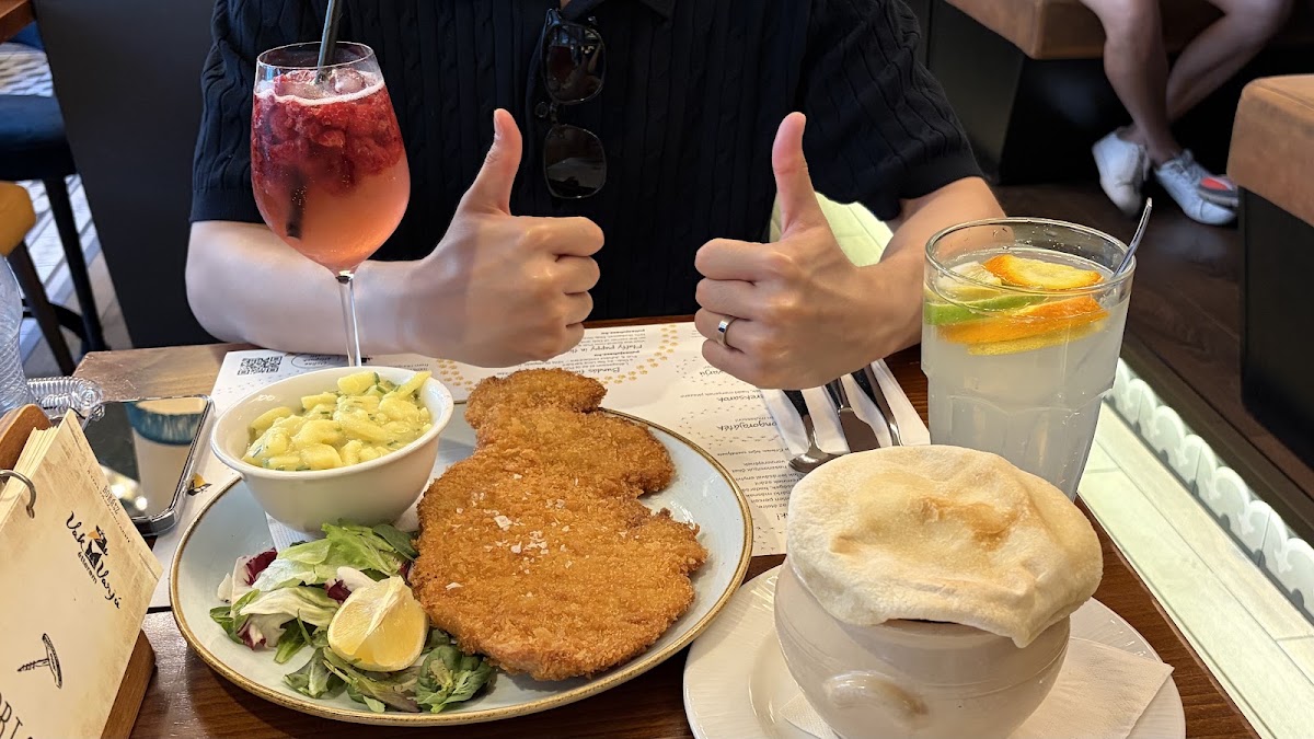 VakVarjú Restaurant