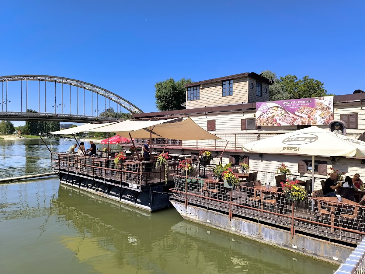 Westy Hajó Étterem & Pub