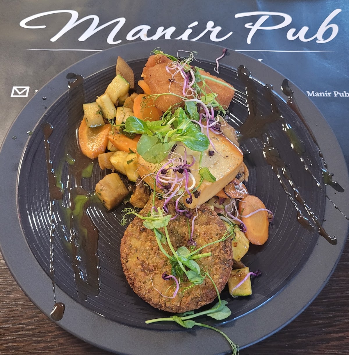 MANÍR PUB