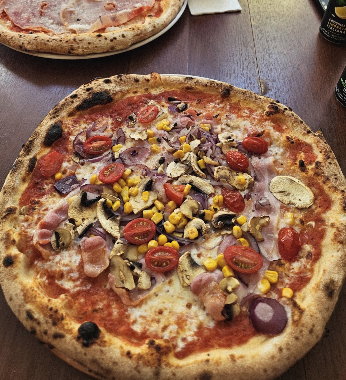 Vito’s Napoletana Pizzéria
