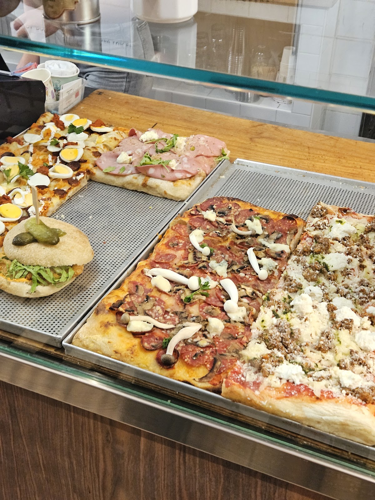 Pizza, Kávé, Világbéke