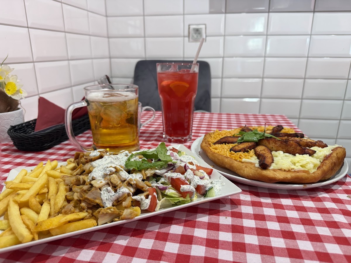 Mama Paprika Restaurant