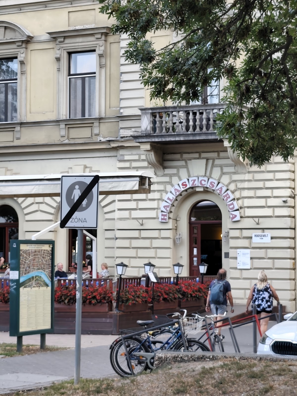 Roosevelt téri halászcsárda