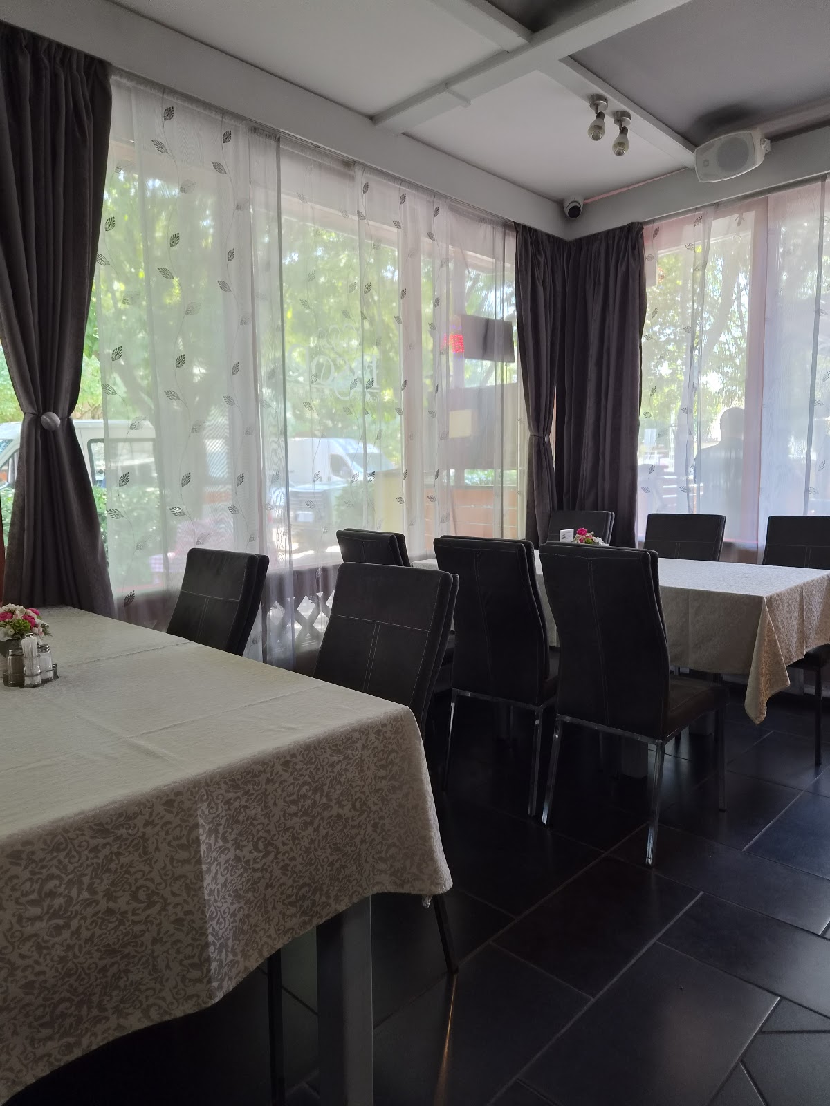 Fasor Vendéglő és Semiramis Kávézó