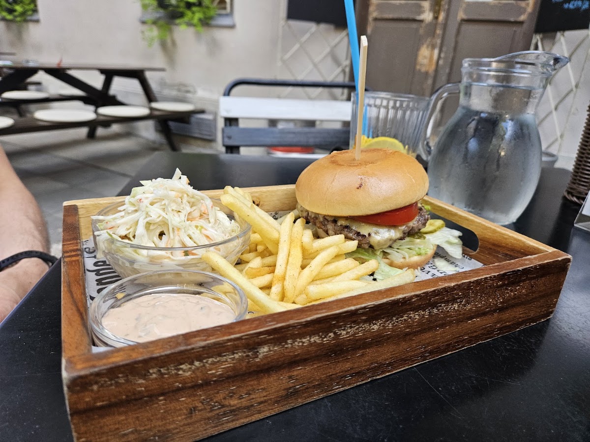 Maláta kézműves sör- és grill kert
