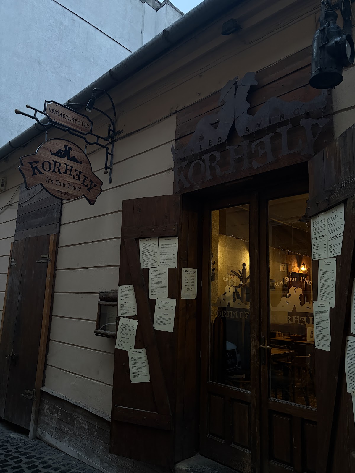 Korhely Étterem
