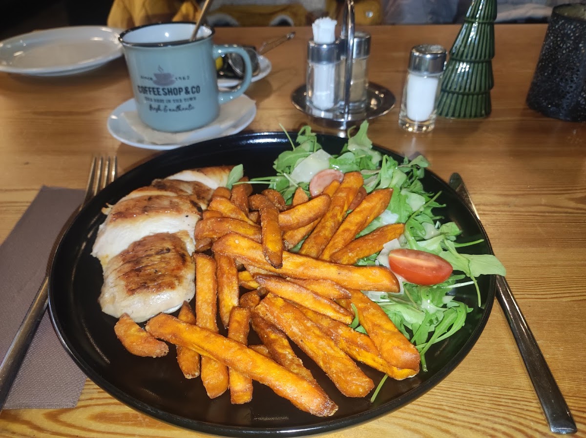 Replay Cafe & Restaurant