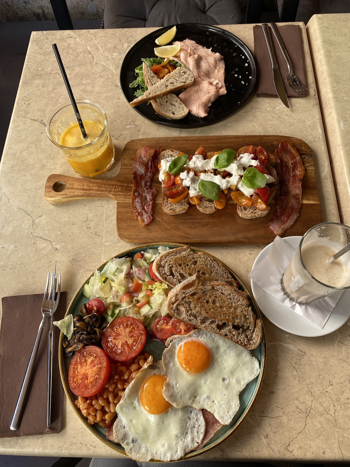 Replay Cafe & Restaurant